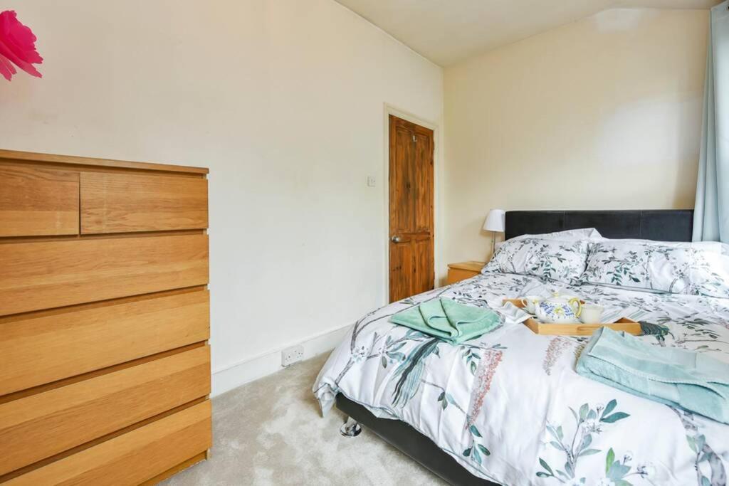 Groves 4 Bedroom, Shepherds Bush London Bagian luar foto