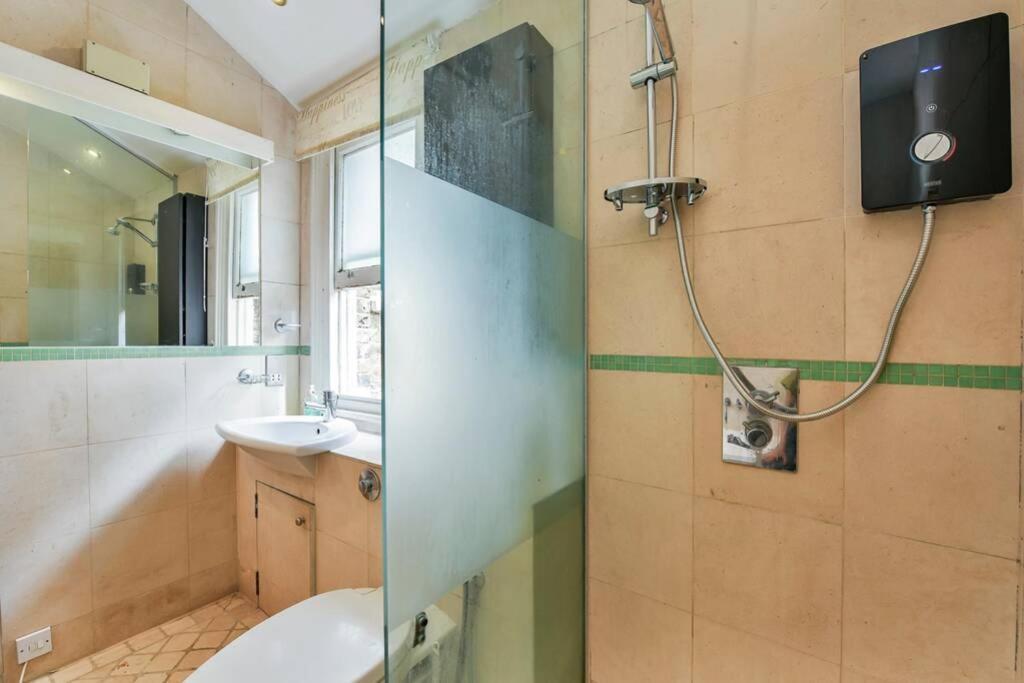 Groves 4 Bedroom, Shepherds Bush London Bagian luar foto